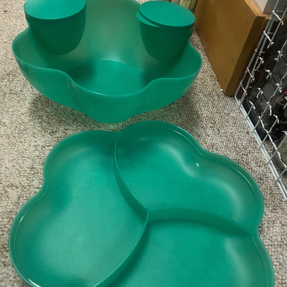 Tupperware versital serving dish